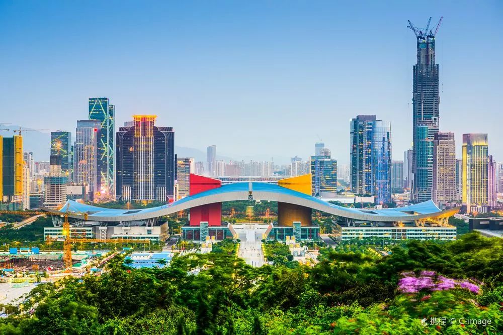 很多城市都会有代表性的地标建筑,深圳有平安国际金融中心,赛格大厦