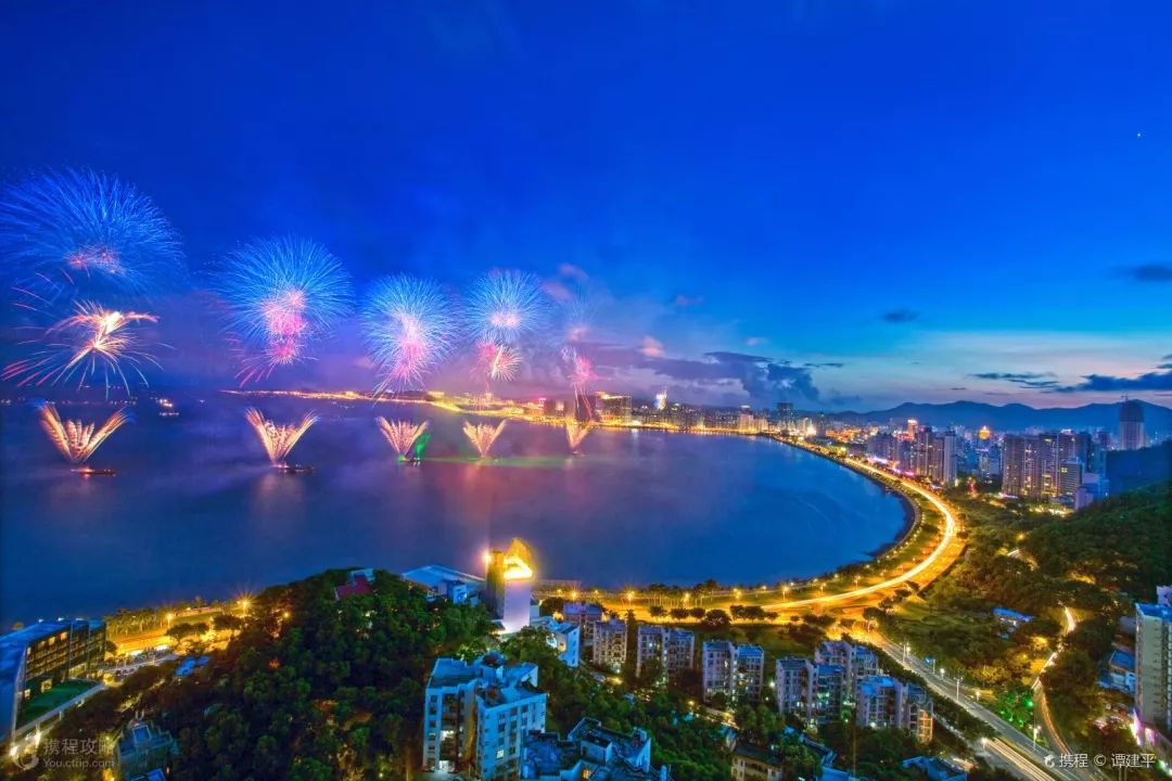 著名的珠海渔女像就位于情侣路中部,作为美丽与希望的化身,也是珠海市